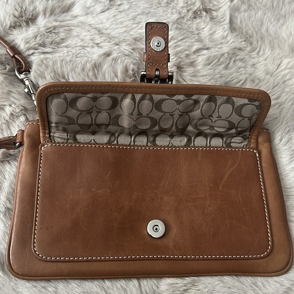 Coach wristlet - Picture 4 of 9